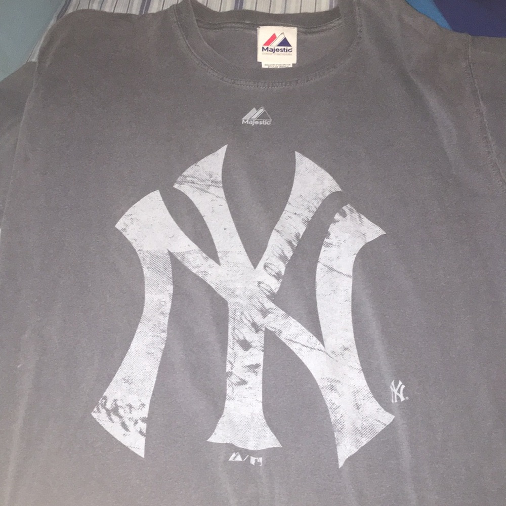 Yankees shirt
